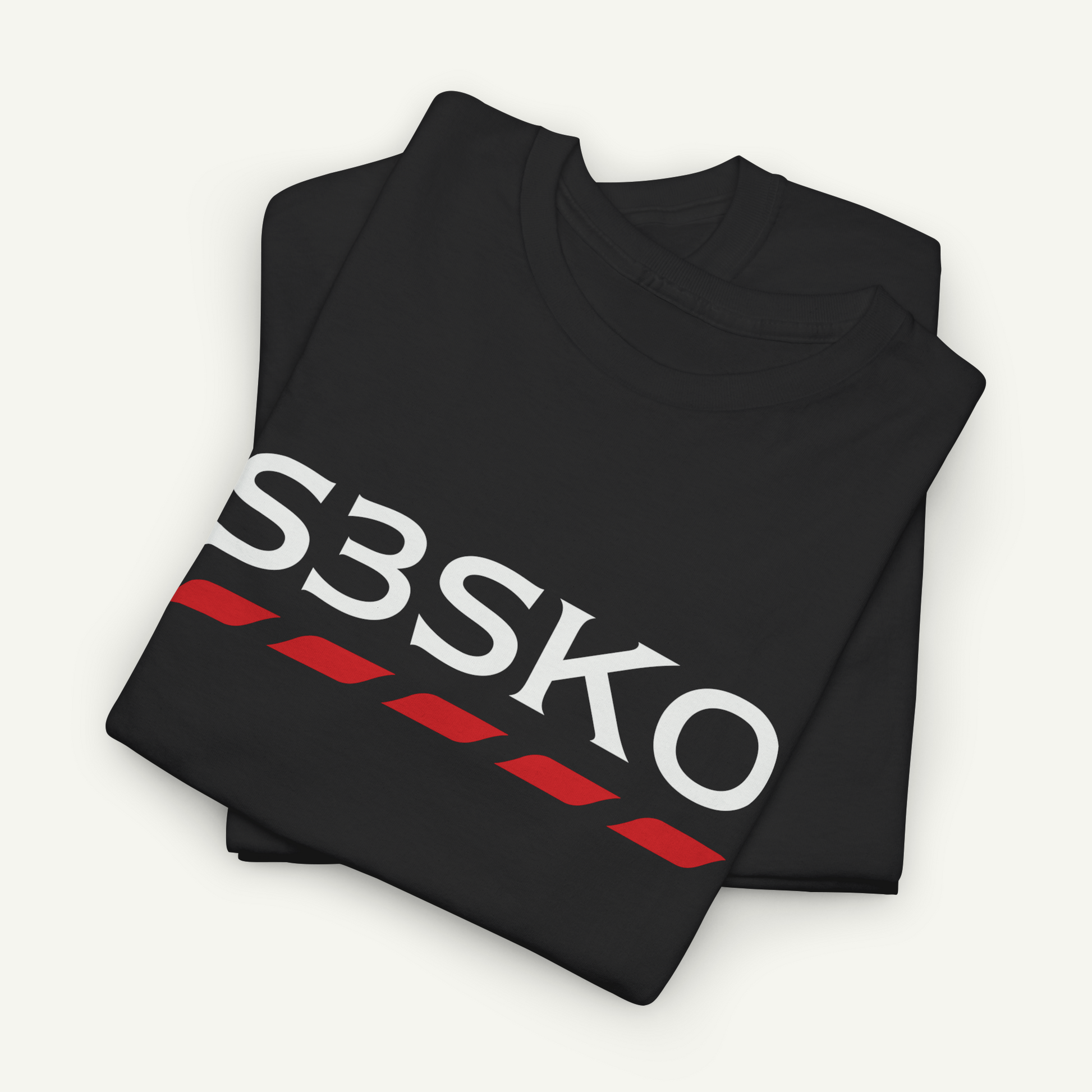 a black t-shirt with the text "S3SKO" printed on it in white and red.