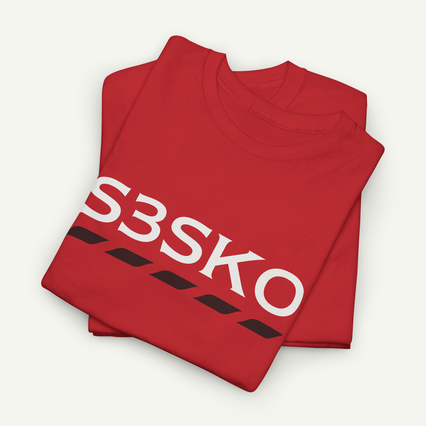 a red t-shirt with the text "S3SKO" printed on it.